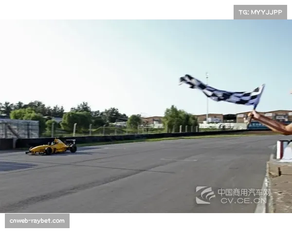 加拿大大奖赛安全车第三次出动,赛道碎片引发红旗 加拿大大奖赛安全车第三次出动,赛道碎片引发红旗